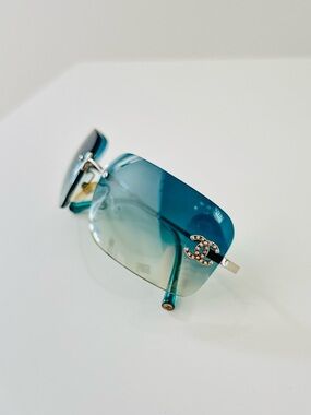 LIKE NEW 🦋 Authentic Vintage Chanel rimless CC  sunglasses✨